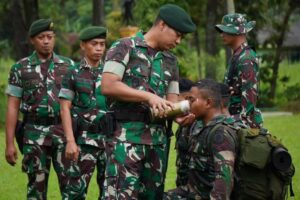 Tradisi Selesai, Tiga Warga Baru Sah Menjadi Keluarga Besar Yonkav 8 Kostrad