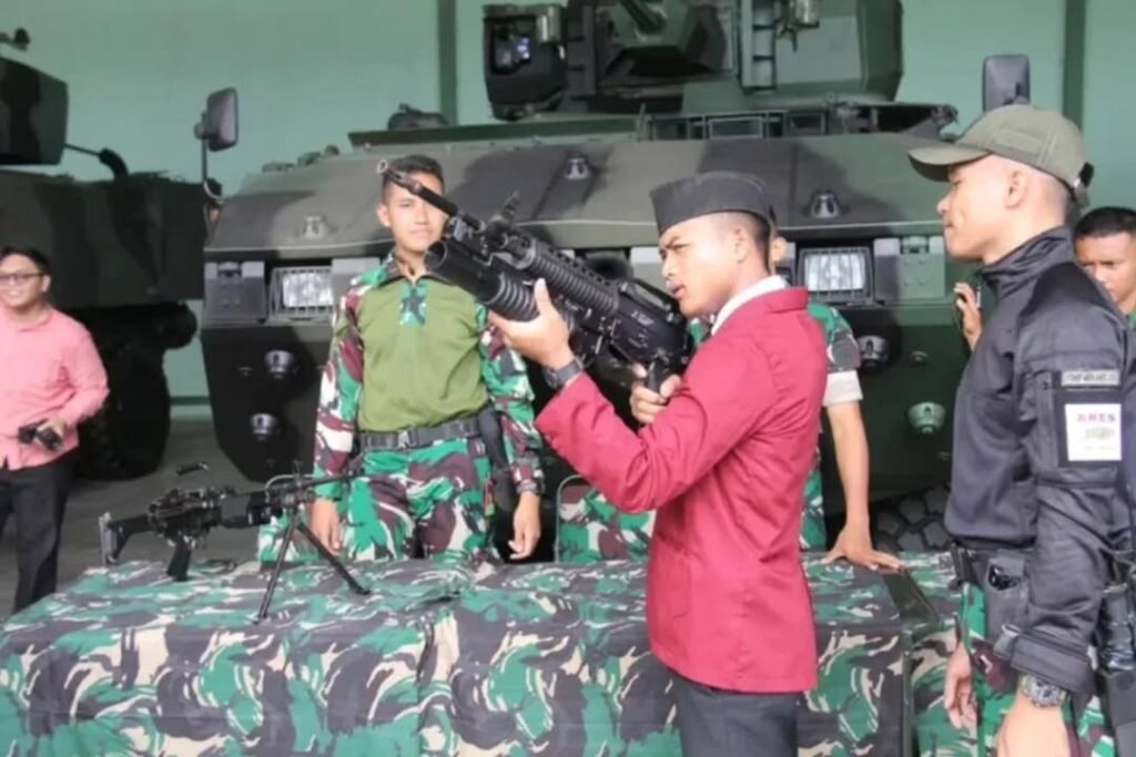 Menanam Jiwa Kebangsaan, Santri La Tansa 2 Boarding School Terinspirasi Disiplin Prajurit Yonif 318 Kostrad