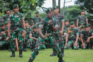 Kasdivif 1 Kostrad Tinjau Pembinaan Satuan di Yonif 320 Kostrad