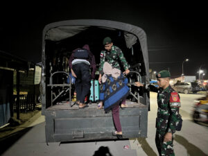 Satgas Pamtas Yonarmed 11 Kostrad Gagalkan Penyelundupan 8 CPMI Ilegal Tujuan Tawau, Malaysia