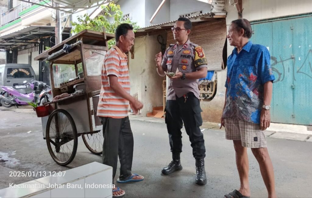 Sambang Pemukiman di RT 04 RW 01, Bhabinkamtibmas Kampung Rawa Sampaikan Pesan Kamtibmas kepada Pengurus RT dan Warga