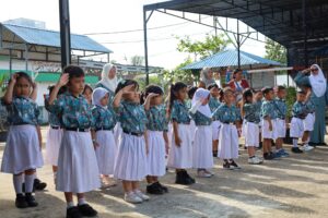 Hadiri Syukuran Dirgahayu Yayasan Hang Tuah Ke-78, Danlanal Dumai Serahkan Tumpeng Kepada Ketua Pengurus Perwakilan YHT Dumai