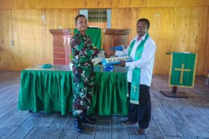Satgas Yonif 503 Kostrad Dukung Alat Musik Ibadah Untuk Kemuliaan Tuhan