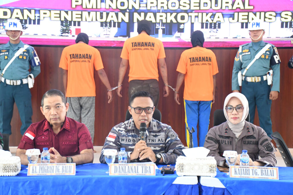 Tim Gabungan Satgas Ops Intelmar Armada I Wilayah Tanjung Balai Asahan dan F1QR Lanal Tanjung Balai Asahan Gagalkan Penyelundupan PMI Non Prosedural dan Narkotika