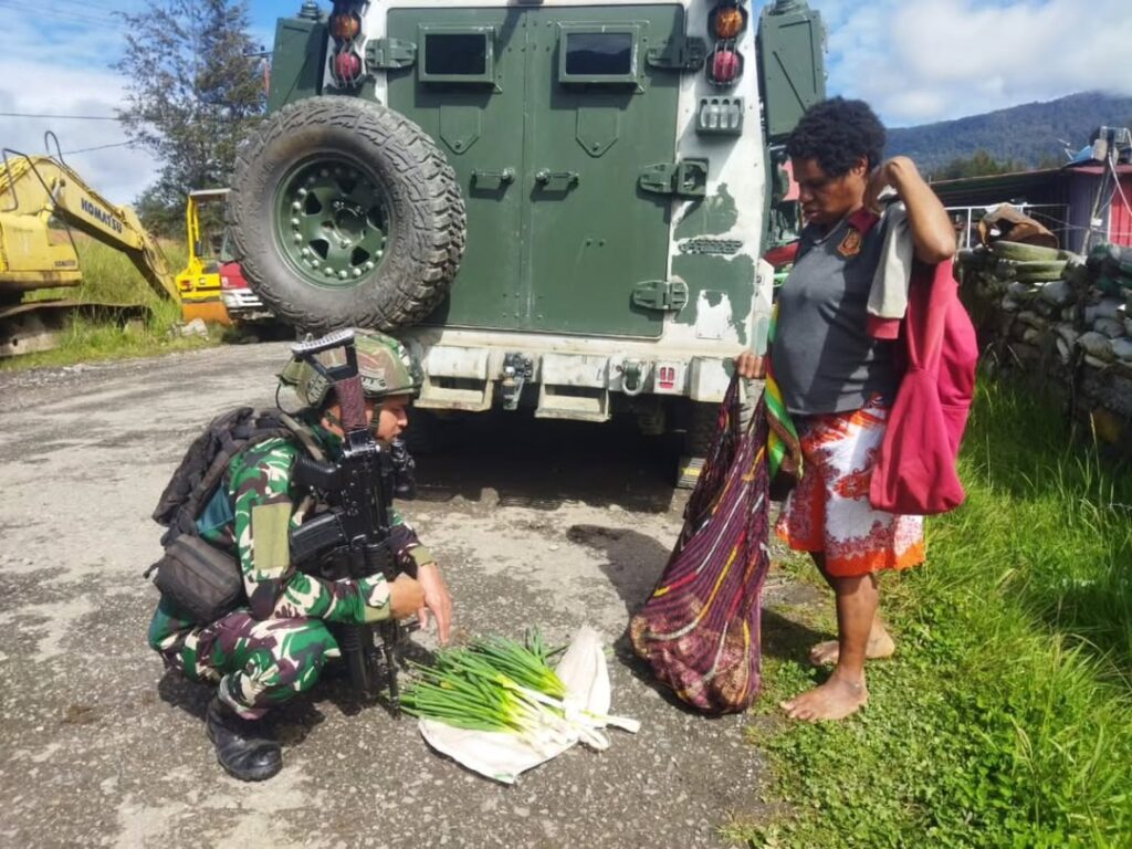 Satgas Yonif 323 Kostrad, Terus Melangkah Dukung Ekonomi Petani Lokal dengan ROSITA
