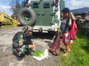 Satgas Yonif 323 Kostrad, Terus Melangkah Dukung Ekonomi Petani Lokal dengan ROSITA