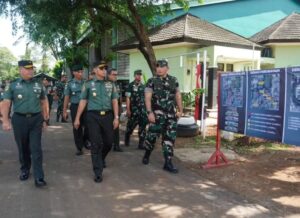 Pangdivif 1 Kostrad Tinjau Progres Pembangunan Rumah Prefab Brigif 17 Kostrad