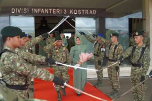 Pangdivif 3 Kostrad Pimpin Pelepasan Brigjen TNI Dedy Prihatmodjo dan Peresmian Monumen Meriam Sapu Jagad