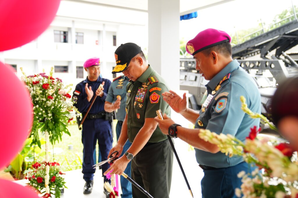 Panglima TNI Resmikan Gedung Trisula Denjaka dan Serahkan Ransus Mobile Dual Ramp System