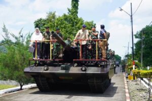 Kebanggaan Menteri Transmigrasi Terhadap Yonkav 8 Kostrad
