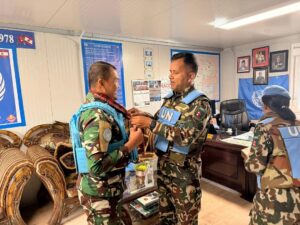 Wakil Komandan Satgas bersama Tim Patroli Indobatt XXIII-R/UNIFIL, berjumpa dengan Komandan Nepal Battalion