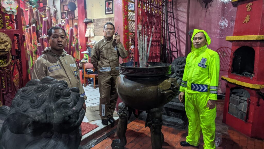 Pengamanan Kegiatan Sembahyang Malam Imlek Di Wihara Awalokiteswara,