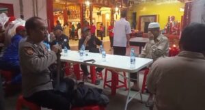 Sinergi Polri dan Warga Amankan Perayaan Malam Tahun Baru Imlek 2576 di Vihara Tri Ratna