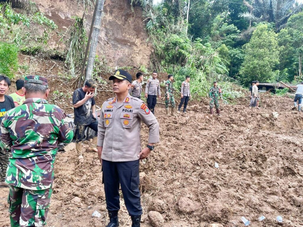 Kapolres Minsel Turlap Lokasi Longsor desa wanga