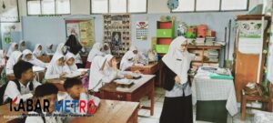 Makanan Bergizi untuk Siswa SD 1 Cisande Cicantayan Sukabumi
