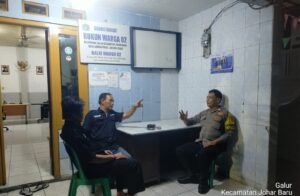 Sambang Pos Kamling Bhabinkamtibmas Galur Imbau Petugas Satkamling RW 02 Jaga Aman dan Nyaman Kampung Kita
