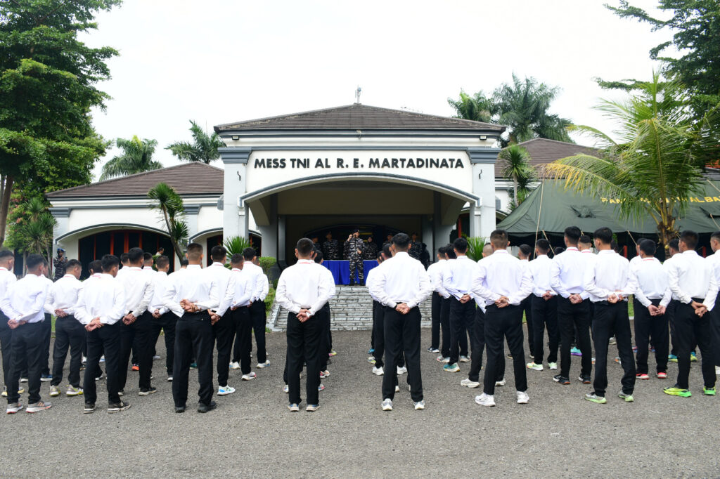 Komandan Lanal Bandung Berikan Pengarahan dan Penandatanganan Pakta Integritas Panitia Daerah Penerimaan Calon Tamtama PK Gelombang I Tahun 2025