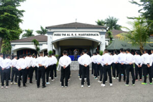 Komandan Lanal Bandung Berikan Pengarahan dan Penandatanganan Pakta Integritas Panitia Daerah Penerimaan Calon Tamtama PK Gelombang I Tahun 2025