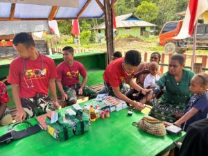 Satgas Yonif 501 Kostrad Gelar Pengobatan Gratis dan Makan Bersama di Kp. Asiafsamaan