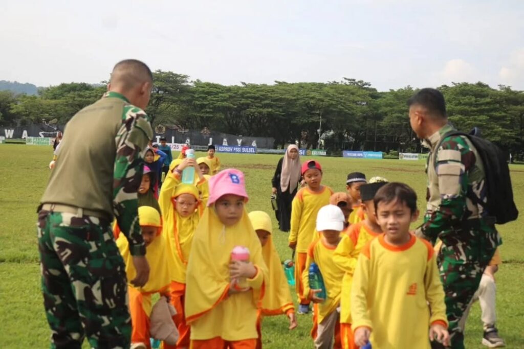 Siswa SDIT Granada Auladi Antusias Ikuti Outing Class di Brigif 3 Kostrad