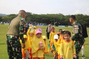 Siswa SDIT Granada Auladi Antusias Ikuti Outing Class di Brigif 3 Kostrad