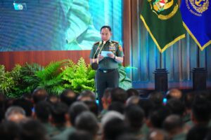Panglima TNI Dampingi Presiden RI Berikan Pengarahan Kepada Dansat Jajaran TNI