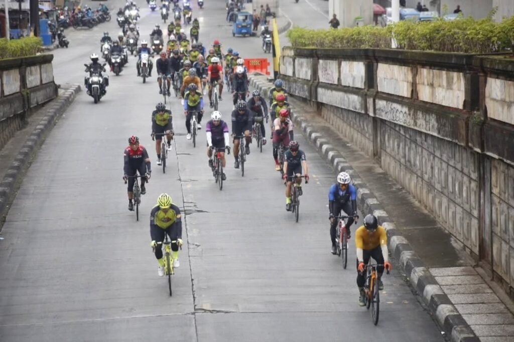Touring Fun Bike 130 KM, Pangdivif 1 Kostrad dan Irjen TNI Berbagi Semangat dan Kepedulian
