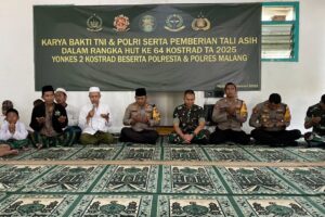 Sinergi TNI-Polri, Yonkes 2 Kostrad dan Polres Malang Gelar Karya Bakti dan Pembagian Tali Asih