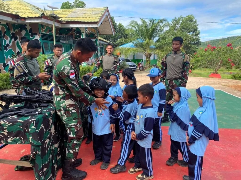 Kenalkan Profesi TNI, Satgas Pamtas Yonarmed 11 Kostrad Terima Kunjungan Outing Class Paud Tunas Mulia
