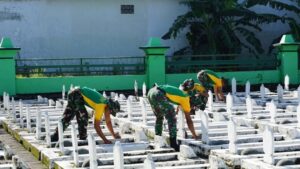 Prajurit Yonkav 8 Kostrad Gelar Karya Bakti di TMP Bangil Sambut HUT ke-75 Kavaleri