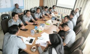 Perkuat Pengawasan, Pembinaan, dan Keamanan, Kalapas Cipinang Gelar Rapat Kerja dengan Pejabat Administrasi dan Pengawas