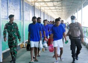 Satgas Pamtas Yonarmed 11 Kostrad Kawal Pemulangan 225 PMI Yang Dideportasi Dari Malaysia