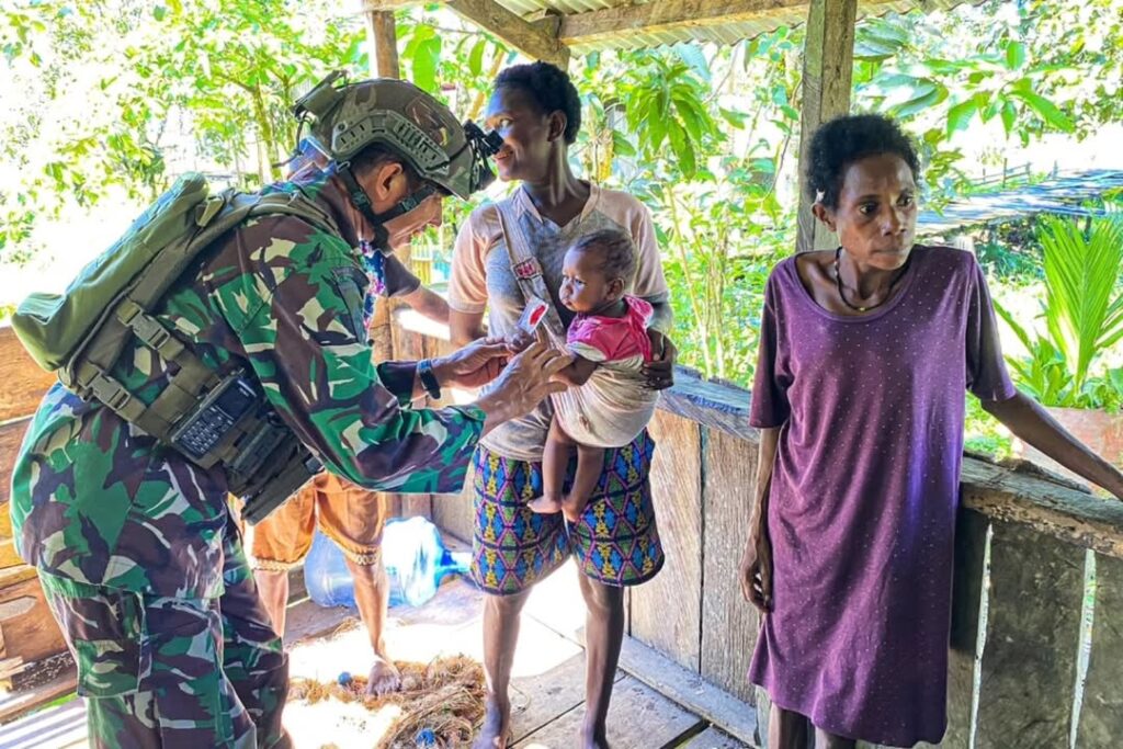 Wujud Keharmonisan Satgas Yonif 503 Kostrad Gelar Komsos Bersama Warga Krepkuri