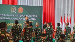 Dukung Pemerintah Daerah Dalam Penanggulangan Bencana, Panglima TNI Salurkan Bantuan Kendaraan dan Materiil