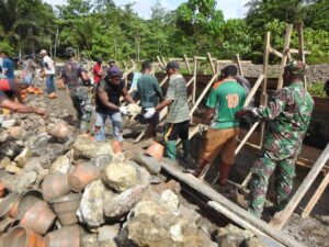 Beginilah Semangat Satgas TMMD 123 Kodim 1510/Sula Dalam Menyelesaikan Pengerjaan Sasaran Fisik