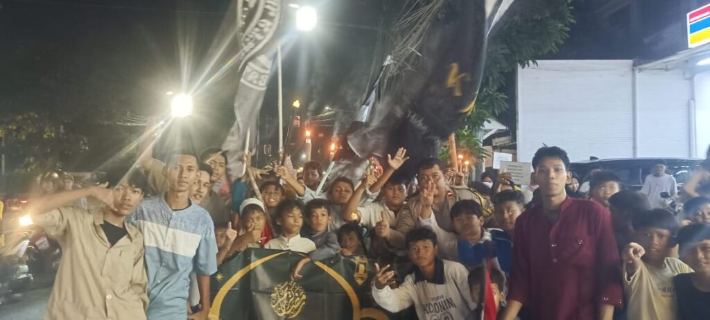 Bhabinkamtibmas Petamburan Monitoring Pawai Obor Menyambut Ramadhan 1446 H/2025 M Warga RT 13/14 RW 05