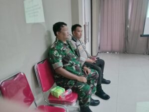 Pengawasan Bhabinkamtibmas Dalam Rapat Umum Luar Biasa di Apartemen Edelweis