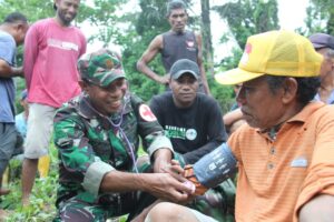 Tim Kesehatan TMMD ke-123 Kodim 1510/Sula Laksanakan Pemeriksaan Kesehatan dan Edukasi Kesehatan Kepada Masyarakat Desa Pastina