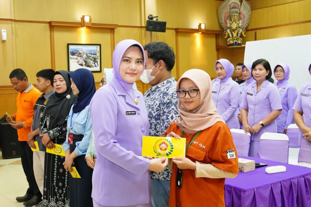 Pengurus IKKT Cabang 10 Puspen TNI Mengikuti Kegiatan Bakti Sosial Dharma Pertiwi Secara Daring