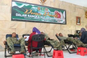 Yonif 303 Kostrad Gelar Aksi Donor Darah dalam Rangka HUT ke-64 Kostrad