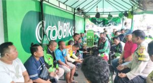 Bhabinkamtibmas Kelurahan Cideng Lakukan Patroli dan Koordinasi di Selter Ojol Grab Tanah Abang