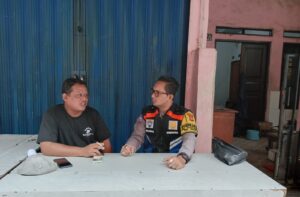 Patroli Dialogis di Bulan Suci Ramadhan Bhabinkamtibmas Kampung Rawa Sambangi Ketua RT 06/05