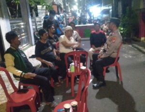 Antisipasi Tawuran di Libur Sekolah dan Ramadhan, Kapolsubsektor Galur Lakukan Pemantauan Bersama Ketua RT dan Warga