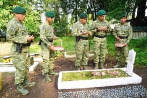 Pangdivif 2 Kostrad Pimpin Ziarah ke TMP Untung Suropati dalam Rangka HUT ke-64 Kostrad