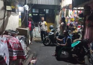 Patroli Gabungan Polsek Metro Gambir dan Pokdarkamtibmas Pastikan Situasi Aman di Wilayah Duripulo
