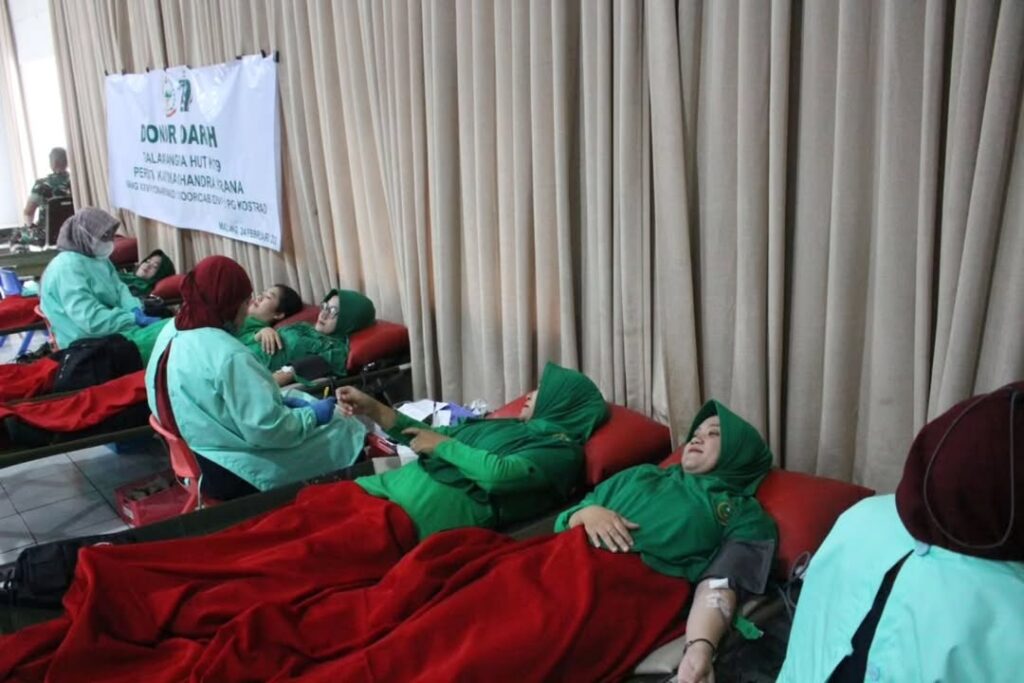 Menyambut HUT Ke-64 Kostrad, Prajurit dan Persit Yonarhanud 2 Kostrad Laksanakan Donor Darah