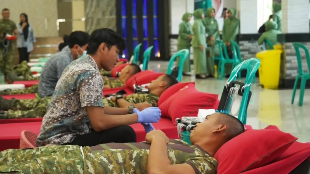 Divif 1 Kostrad Gelar Donor Darah dan Pengecekan Kesehatan (USG) Terpusat Dalam Rangka Hut Ke-64 Kostrad
