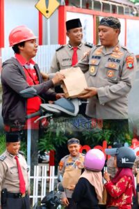 Sat Pamobvit Polres Belitung Tebar Berkah Ramadan, Bagikan 100 Paket Takjil untuk Warga