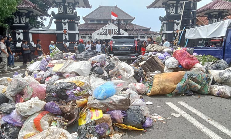 Penanganan Sampah Oleh Pemkab Pemalang Dinilai Tidak Serius.