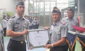 Gagalkan Penyelundupan Narkoba, Enam Pegawai Lapas Cipinang Terima Penghargaan